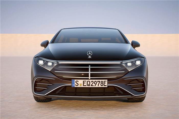 Mercedes EQS facelift debuts with new grille, larger battery